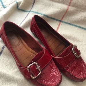 Nurter Flame red flats